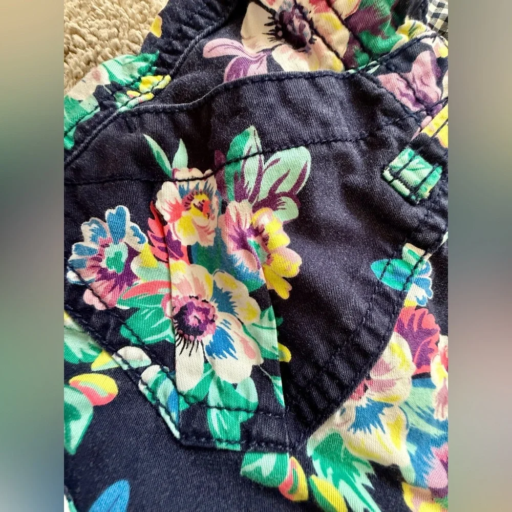 🌺 OshKosh B’gosh Girls Navy Floral Shorts | Size 5 - Picture 7 of 7